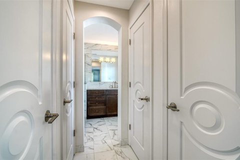 Condo in Sarasota, Florida, 2 bedrooms № 2152099 - photo 23