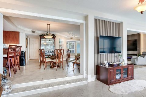 Condominio en venta en Clearwater, Florida, 2 dormitorios, 181.35 m2 № 2113236 - foto 23