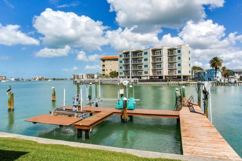 Condo in Clearwater, Florida, 2 bedrooms № 2113236