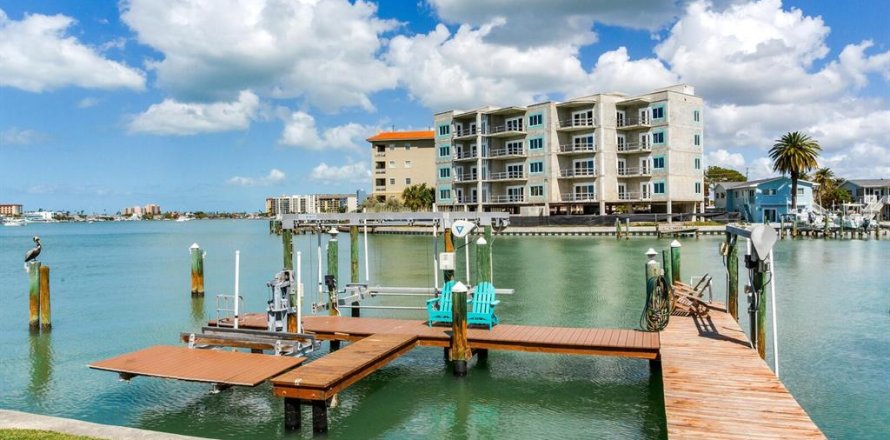 Condominio en Clearwater, Florida, 2 dormitorios  № 2113236