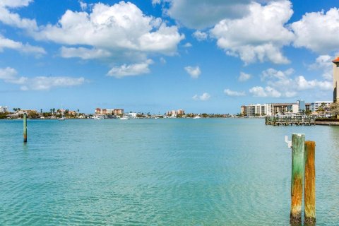 Condominio en venta en Clearwater, Florida, 2 dormitorios, 181.35 m2 № 2113236 - foto 3