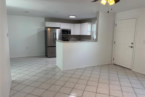 Copropriété à louer à New Port Richey, Floride: 2 chambres, 80.27 m2 № 2405714 - photo 5