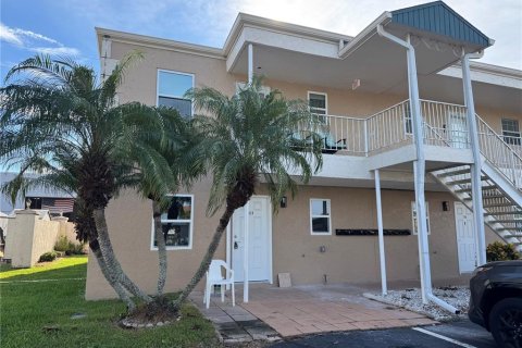Condo à New Port Richey, Floride, 2 chambres  № 2405714