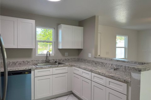 Copropriété à louer à New Port Richey, Floride: 2 chambres, 80.27 m2 № 2405714 - photo 4