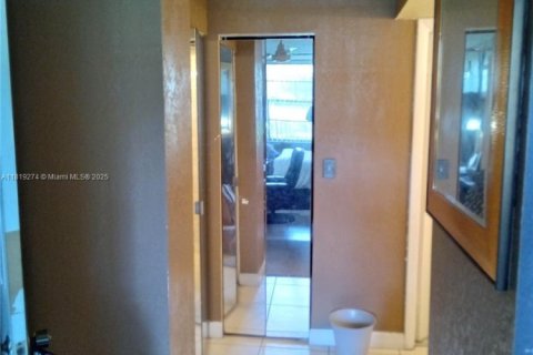 Condo in Pembroke Pines, Florida, 2 bedrooms  № 1779944 - photo 20