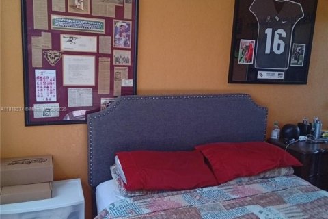 Condo in Pembroke Pines, Florida, 2 bedrooms  № 1779944 - photo 10
