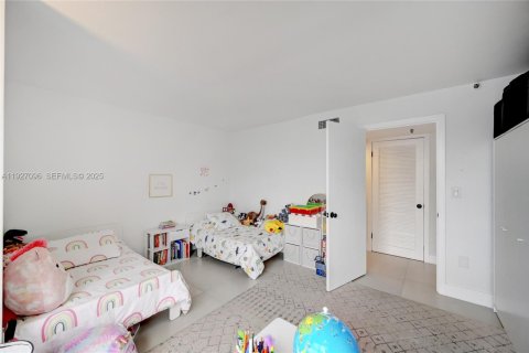 Condo in Sunny Isles Beach, Florida, 2 bedrooms № 1986088 - photo 16