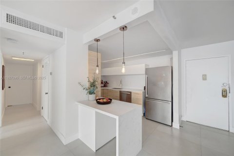 Condo in Sunny Isles Beach, Florida, 2 bedrooms № 1986088 - photo 7