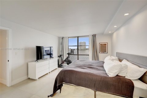 Condo in Sunny Isles Beach, Florida, 2 bedrooms № 1986088 - photo 19