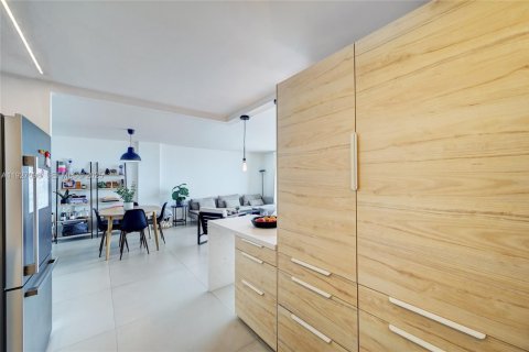 Condo in Sunny Isles Beach, Florida, 2 bedrooms № 1986088 - photo 10