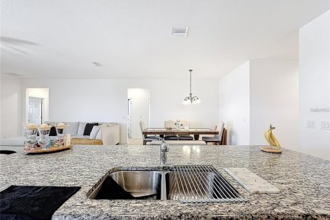 Villa ou maison à vendre à Davenport, Floride: 4 chambres, 195.56 m2 № 2321241 - photo 10