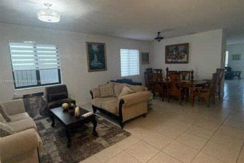 Casa en venta en Homestead, Florida, 3 dormitorios, 176.89 m2 № 2015943 - foto 5