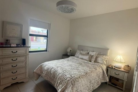 Casa en venta en Homestead, Florida, 3 dormitorios, 176.89 m2 № 2015943 - foto 10