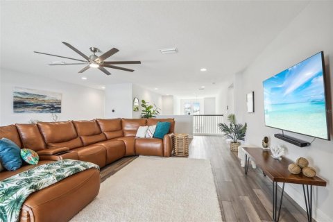 House in Riverview, Florida 5 bedrooms, 392.79 sq.m. № 1568232 - photo 25