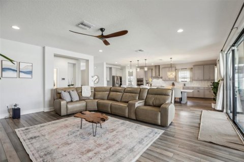 House in Riverview, Florida 5 bedrooms, 392.79 sq.m. № 1568232 - photo 16