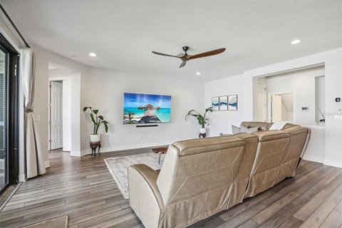 House in Riverview, Florida 5 bedrooms, 392.79 sq.m. № 1568232 - photo 13