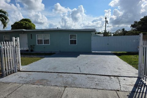 Casa en venta en Homestead, Florida, 4 dormitorios, 121.61 m2 № 2057732 - foto 3