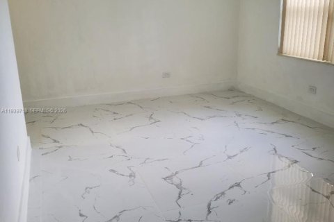 Casa en venta en Homestead, Florida, 4 dormitorios, 121.61 m2 № 2057732 - foto 9