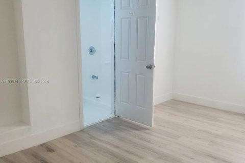 Casa en venta en Homestead, Florida, 4 dormitorios, 121.61 m2 № 2057732 - foto 10