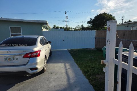 Casa en venta en Homestead, Florida, 4 dormitorios, 121.61 m2 № 2057732 - foto 2