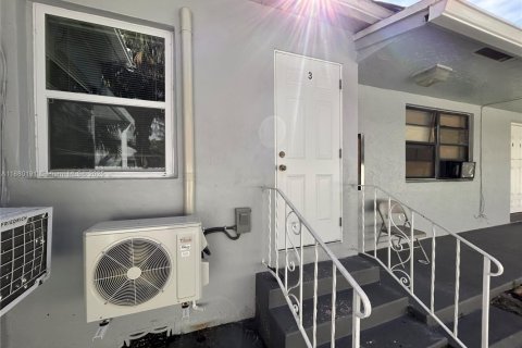 Villa ou maison à louer à Hollywood, Floride: 1 chambre, 67.82 m2 № 1928861 - photo 8