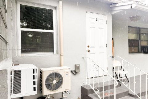 Villa ou maison à louer à Hollywood, Floride: 1 chambre, 67.82 m2 № 1928861 - photo 5