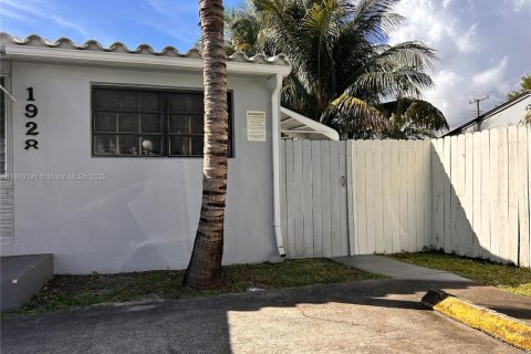 Villa ou maison à louer à Hollywood, Floride: 1 chambre, 67.82 m2 № 1928861 - photo 7