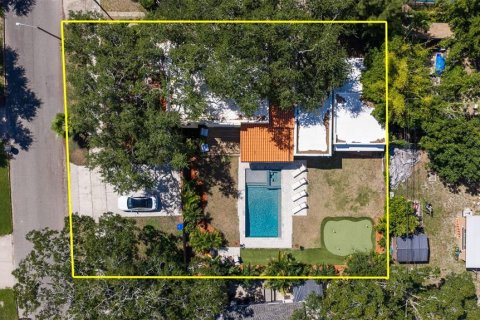 House in Saint Petersburg, Florida 3 bedrooms, 189.71 sq.m. № 2408900 - photo 3