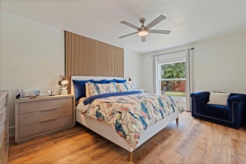 House in Saint Petersburg, Florida 3 bedrooms, 189.71 sq.m. № 2408900 - photo 21