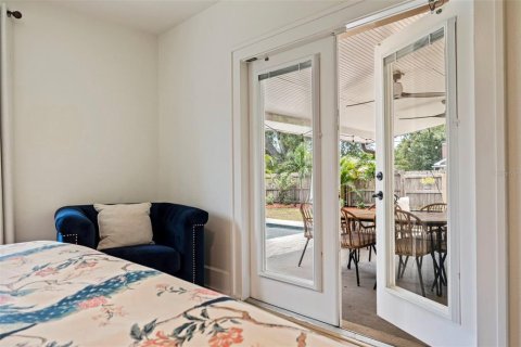 House in Saint Petersburg, Florida 3 bedrooms, 189.71 sq.m. № 2408900 - photo 23