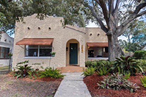 House in Saint Petersburg, Florida 3 bedrooms, 189.71 sq.m. № 2408900 - photo 6