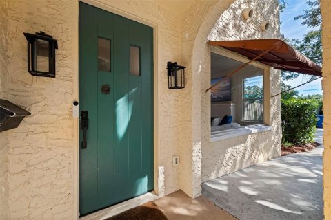 House in Saint Petersburg, Florida 3 bedrooms, 189.71 sq.m. № 2408900 - photo 7