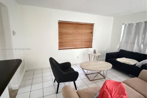 House in Margate, Florida 2 bedrooms, 89 sq.m. № 2242157 - photo 5