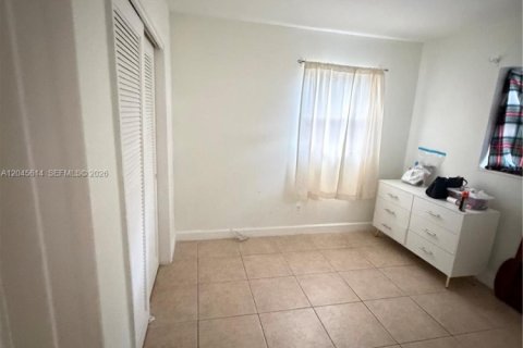 House in Margate, Florida 2 bedrooms, 89 sq.m. № 2242157 - photo 10