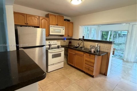 House in Margate, Florida 2 bedrooms, 89 sq.m. № 2242157 - photo 6