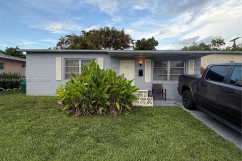 House in Margate, Florida 2 bedrooms, 89 sq.m. № 2242157