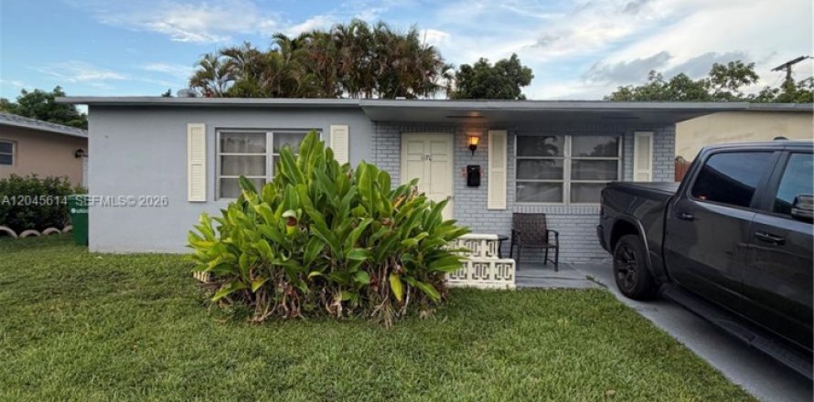 House in Margate, Florida 2 bedrooms, 89 sq.m. № 2242157