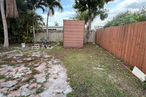 House in Margate, Florida 2 bedrooms, 89 sq.m. № 2242157 - photo 12