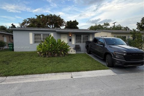 House in Margate, Florida 2 bedrooms, 89 sq.m. № 2242157 - photo 3
