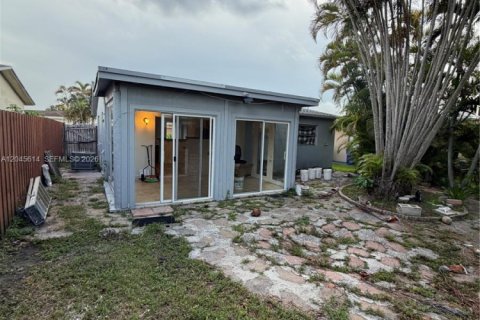 House in Margate, Florida 2 bedrooms, 89 sq.m. № 2242157 - photo 13