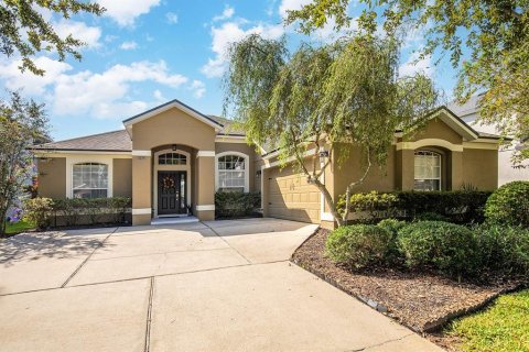 House in Winter Garden, Florida 4 bedrooms, 200.02 sq.m. № 1916112 - photo 1