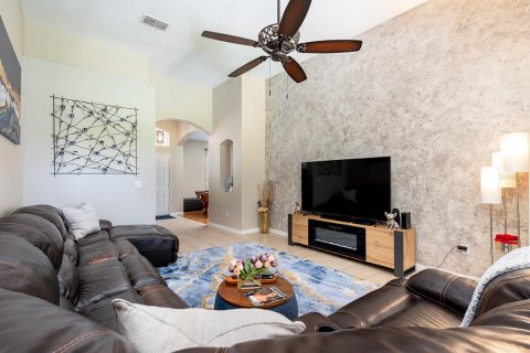 House in Winter Garden, Florida 4 bedrooms, 200.02 sq.m. № 1916112 - photo 10