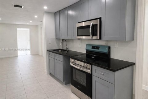 Casa en venta en Miami, Florida, 3 dormitorios, 113.34 m2 № 2089601 - foto 5
