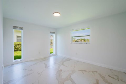 House in Largo, Florida 3 bedrooms, 153.2 sq.m. № 2199026 - photo 17