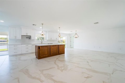 House in Largo, Florida 3 bedrooms, 153.2 sq.m. № 2199026 - photo 3