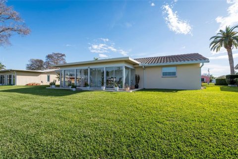 House in Largo, Florida 3 bedrooms, 153.2 sq.m. № 2199026 - photo 29