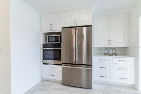 House in Largo, Florida 3 bedrooms, 153.2 sq.m. № 2199026 - photo 13