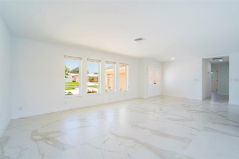 House in Largo, Florida 3 bedrooms, 153.2 sq.m. № 2199026 - photo 6