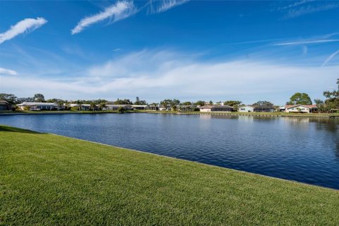 House in Largo, Florida 3 bedrooms, 153.2 sq.m. № 2199026 - photo 30