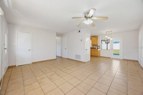 House in Orlando, Florida 3 bedrooms, 130.81 sq.m. № 2198346 - photo 5
